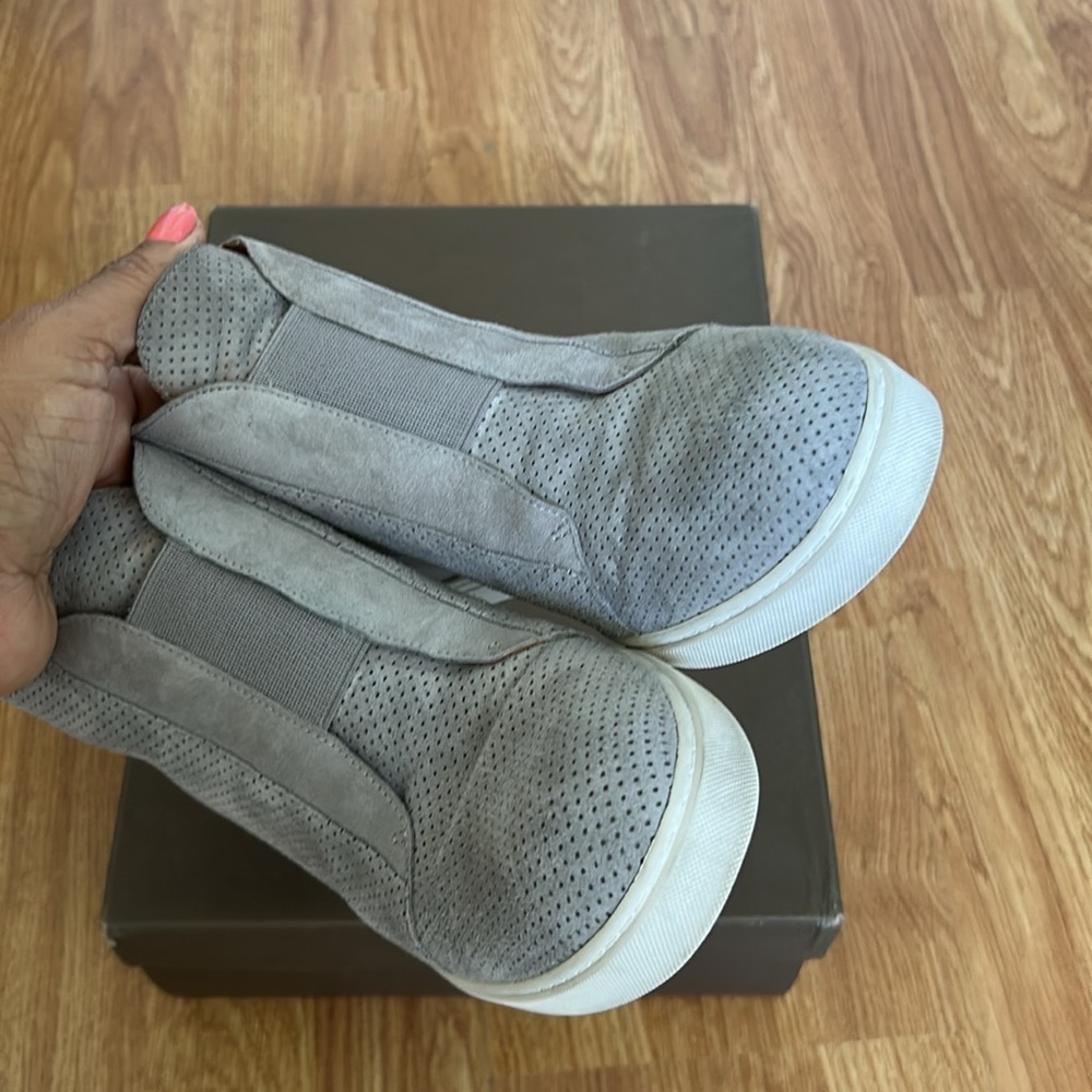 Linea Paolo Women's Gray Wedge Sneaker shoe size 8.5 - Picture 6 of 9
